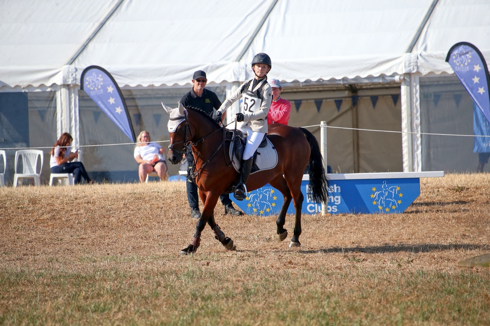 Frankie Saeed showjumping